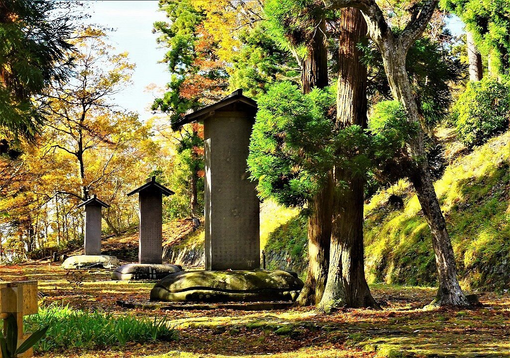 🏯 아이즈 번주 마쓰다이라 가문 묘소 (아이즈한슈 마쓰다이라케 보쇼) 이미지 1